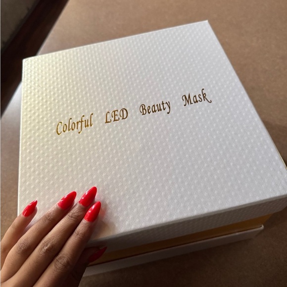 LED light therapy mask - Picture 1 of 3